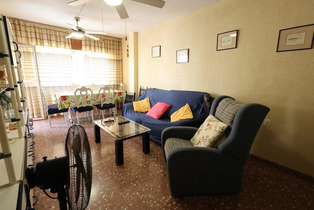 For sale - 3 Bedroom 1 Bathroom Apartment - Middle Floor Apartment in Torrevieja - Torrevieja Centro  - Alicante