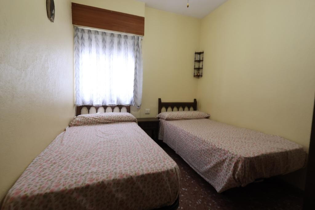 For sale - 3 Bedroom 1 Bathroom Apartment - Middle Floor Apartment in Torrevieja - Torrevieja Centro  - Alicante