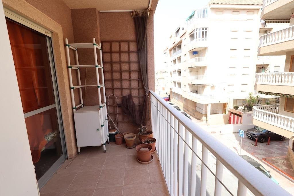 For sale - 3 Bedroom 1 Bathroom Apartment - Middle Floor Apartment in Torrevieja - Torrevieja Centro  - Alicante
