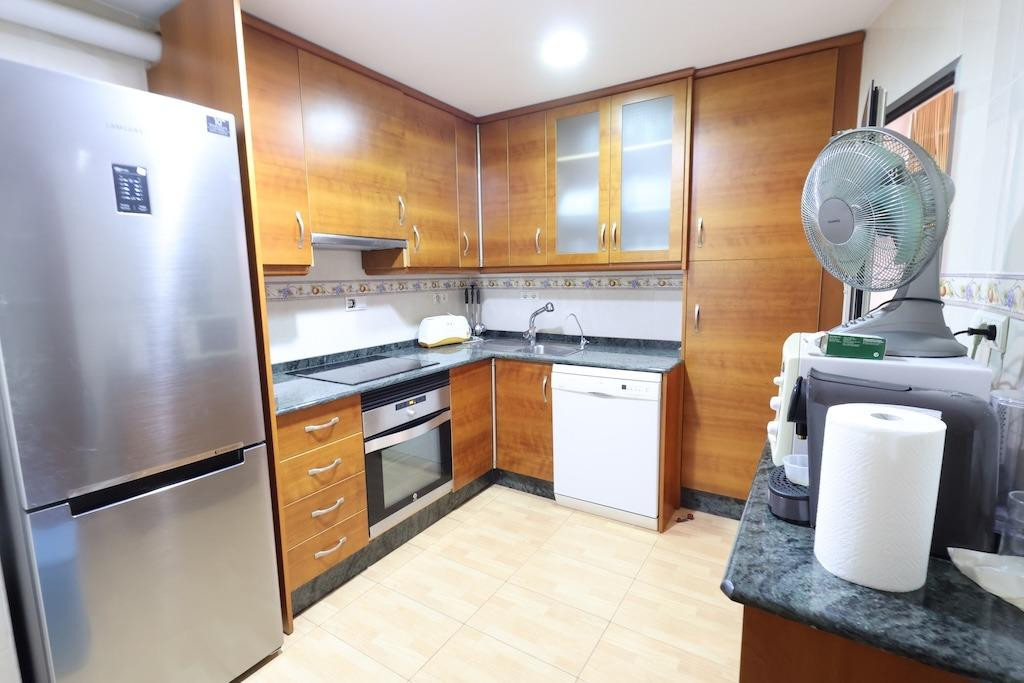 For sale - 3 Bedroom 1 Bathroom Apartment - Middle Floor Apartment in Torrevieja - Torrevieja Centro  - Alicante