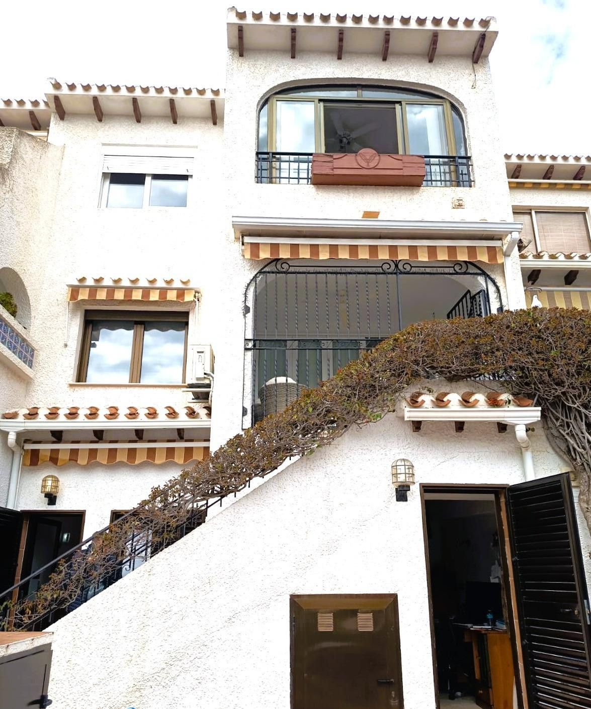 For sale - 4 Bedroom 3 Bathroom Townhouse in Cabo Roig - Cabo Roig  - Alicante