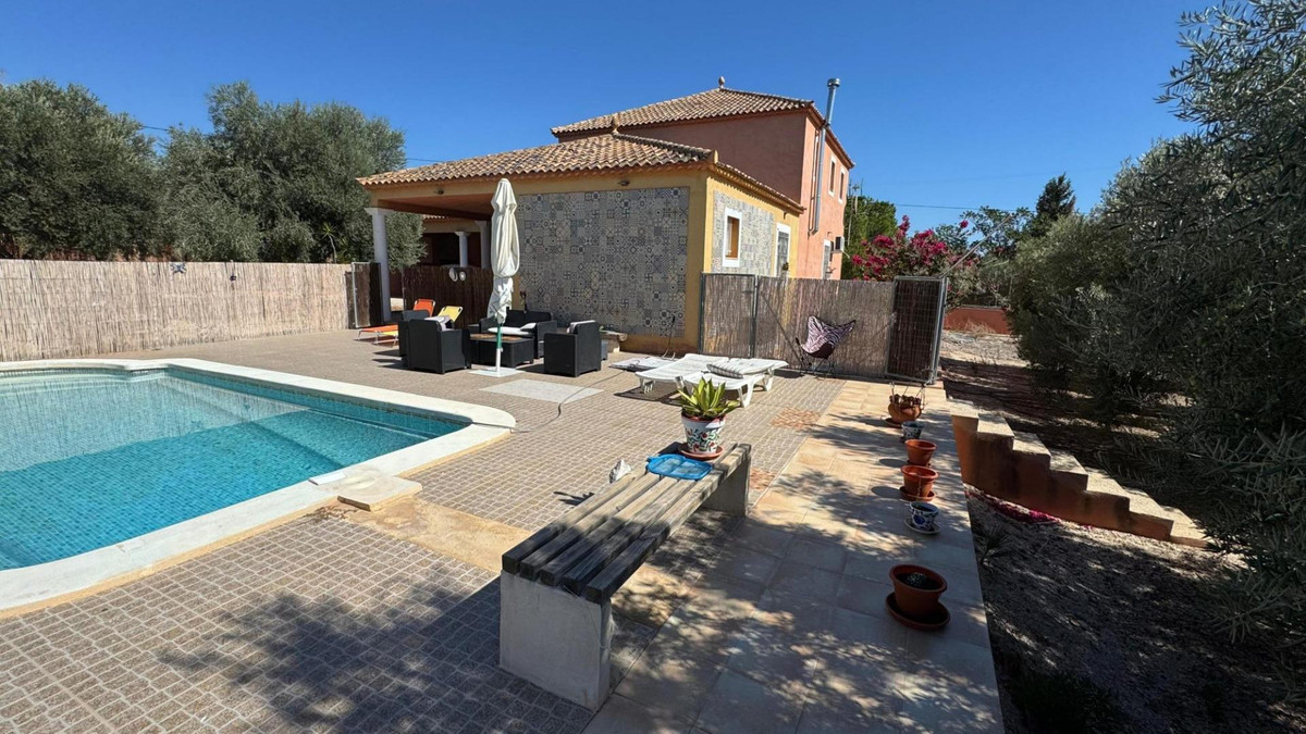 For sale - 6 Bedroom 2 Bathroom House - Finca - Cortijo in Albatera - Albatera Centro  - Alicante