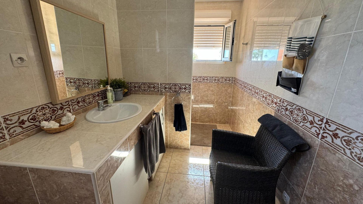 For sale - 6 Bedroom 2 Bathroom House - Finca - Cortijo in Albatera - Albatera Centro  - Alicante