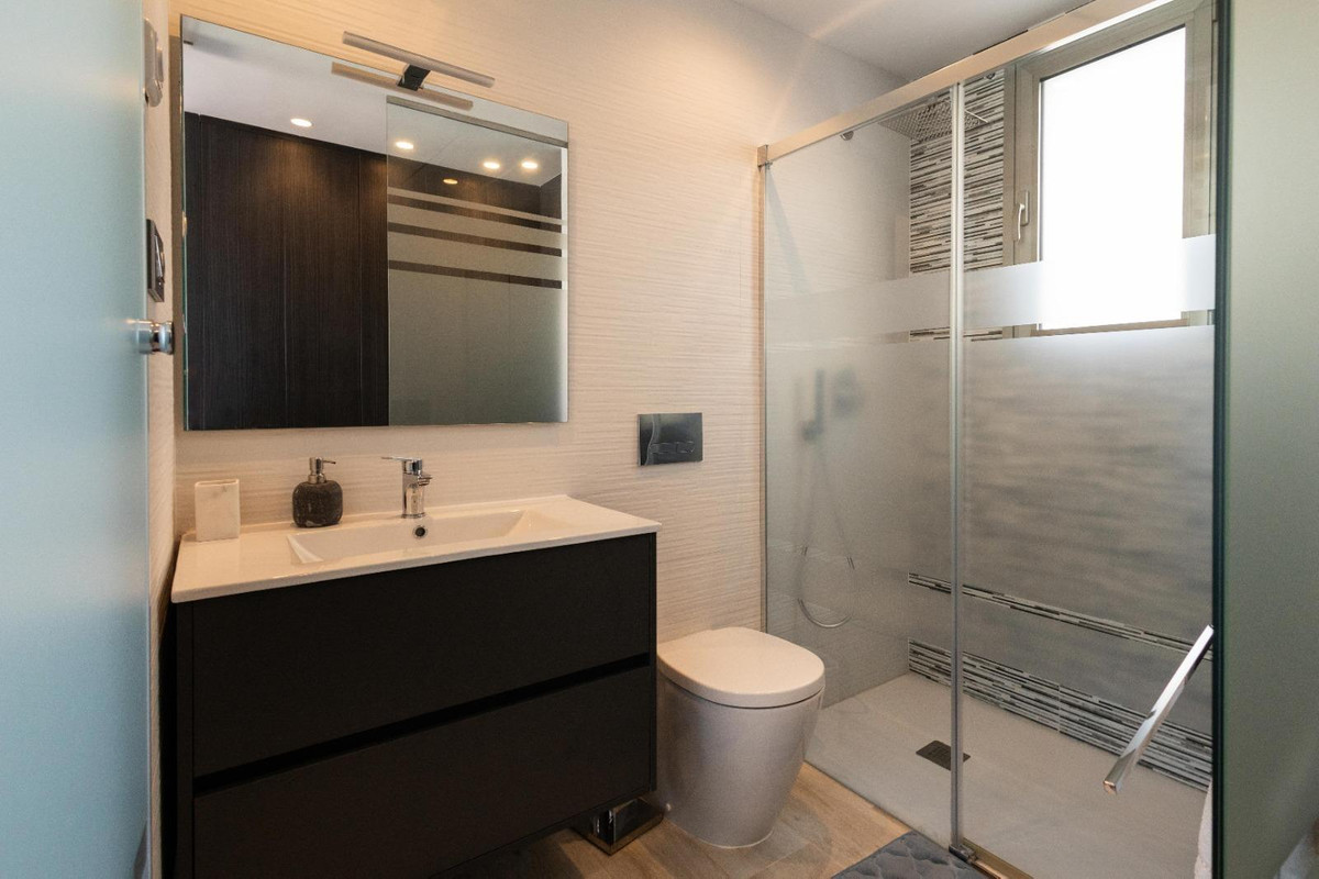 For sale - 4 Bedroom 3 Bathroom House - Detached Villa in Orihuela - Orihuela Costa  - Alicante