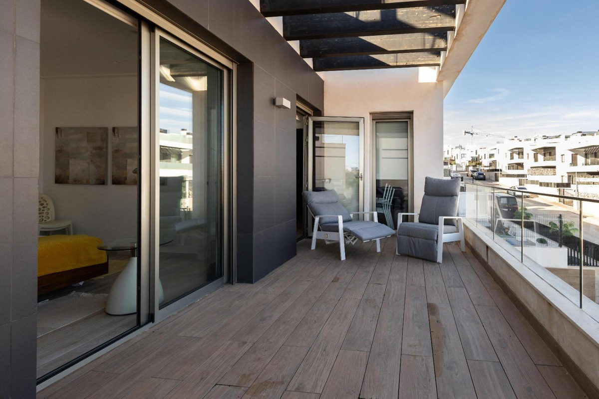 For sale - 4 Bedroom 3 Bathroom House - Detached Villa in Orihuela - Orihuela Costa  - Alicante