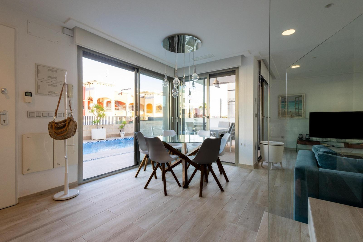 For sale - 4 Bedroom 3 Bathroom House - Detached Villa in Orihuela - Orihuela Costa  - Alicante