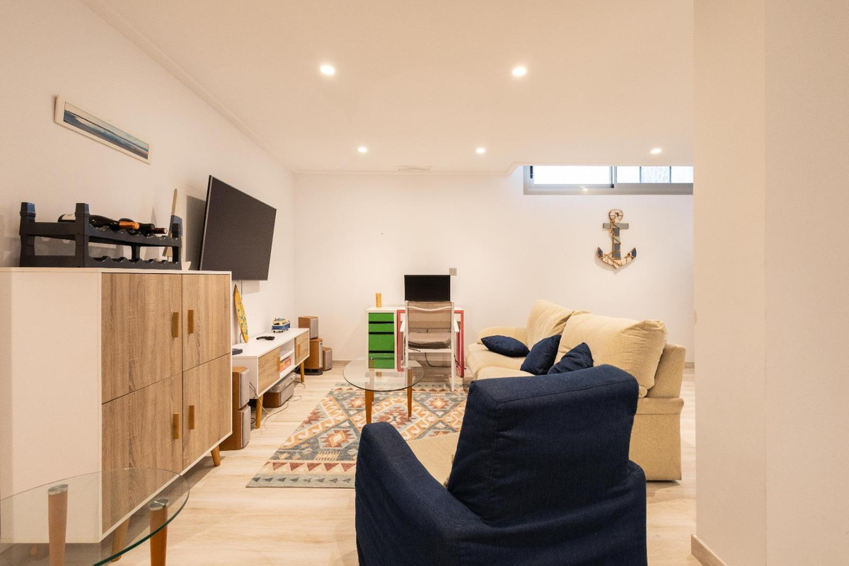 For sale - 4 Bedroom 3 Bathroom House - Detached Villa in Orihuela - Orihuela Costa  - Alicante