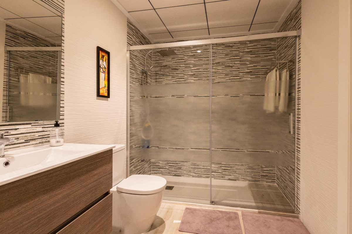 For sale - 4 Bedroom 3 Bathroom House - Detached Villa in Orihuela - Orihuela Costa  - Alicante