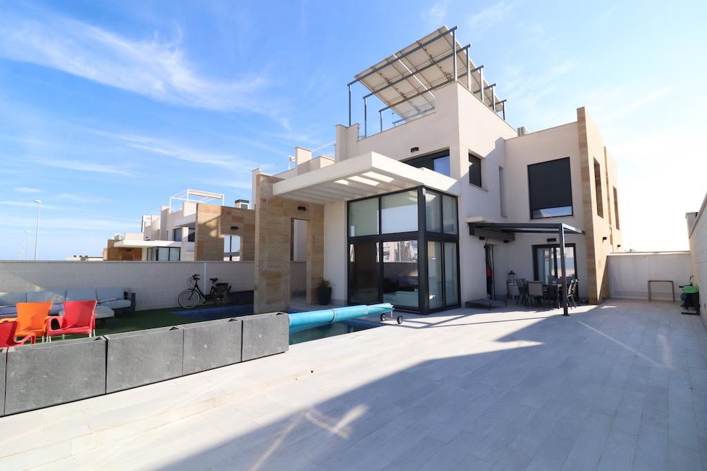 For sale - 3 Bedroom 3 Bathroom Detached Villa in Lomas de Cabo Roig  - Lomas de Cabo Roig  - Alicante