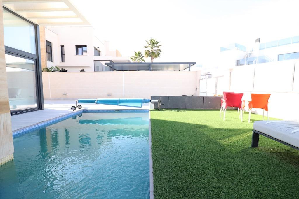 For sale - 3 Bedroom 3 Bathroom Detached Villa in Lomas de Cabo Roig  - Lomas de Cabo Roig  - Alicante