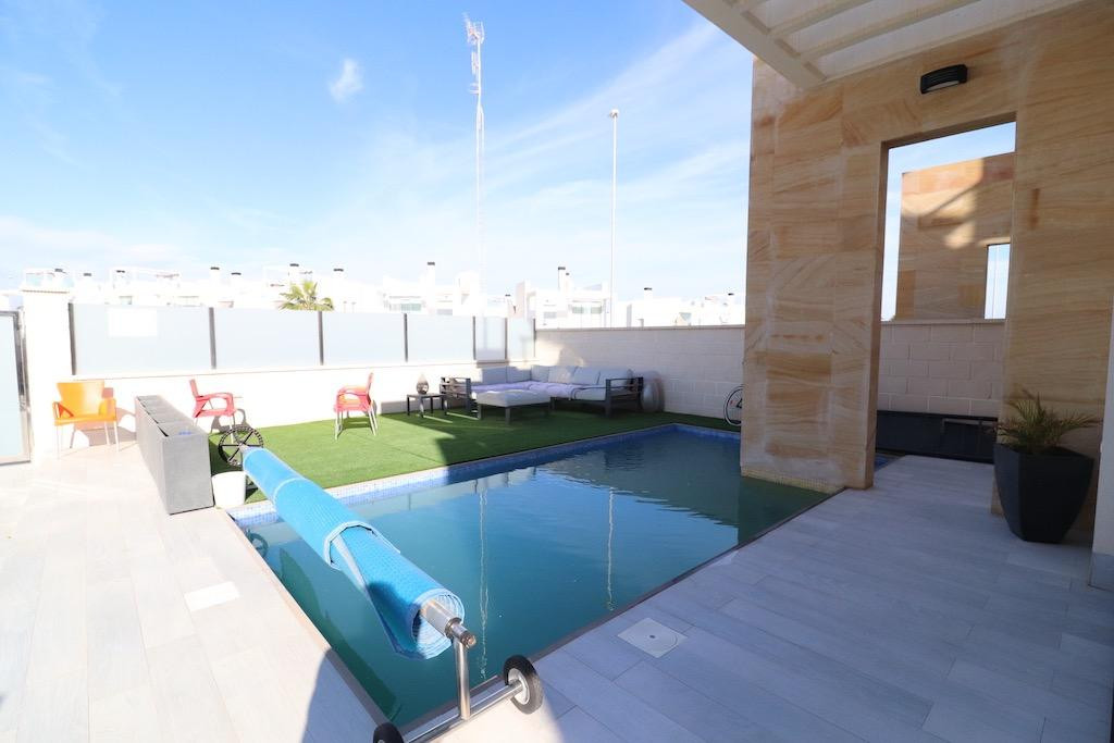 For sale - 3 Bedroom 3 Bathroom Detached Villa in Lomas de Cabo Roig  - Lomas de Cabo Roig  - Alicante