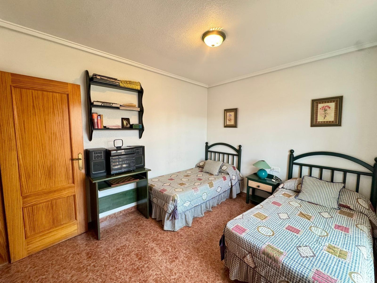 For sale - 3 Bedroom 2 Bathroom House - Detached Villa in Torrevieja - Torrevieja Centro  - Alicante