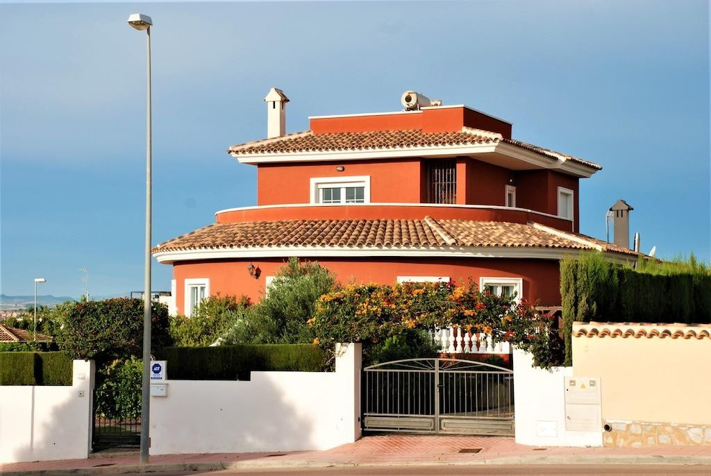For sale - 5 Bedroom 4 Bathroom House - Detached Villa in Rojales - Rojales Centro  - Alicante