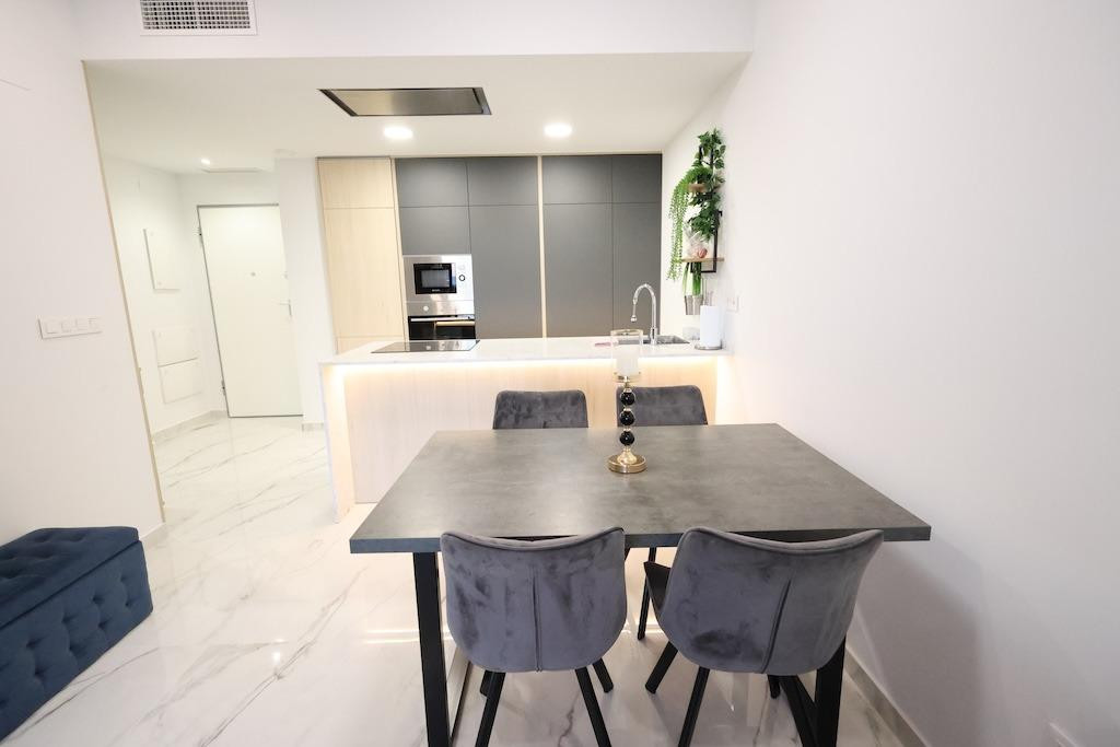 For sale - 2 Bedroom 2 Bathroom Apartment - Middle Floor Apartment in Orihuela - Punta Prima  - Alicante