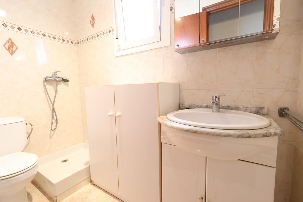 For sale - 3 Bedroom 2 Bathroom Apartment - Middle Floor Apartment in Torrevieja - Playa Del Cura  - Alicante