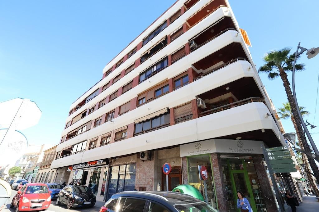 For sale - 3 Bedroom 2 Bathroom Apartment - Middle Floor Apartment in Torrevieja - Playa Del Cura  - Alicante