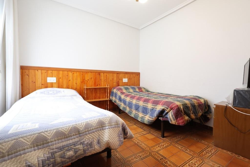 For sale - 3 Bedroom 2 Bathroom Apartment - Middle Floor Apartment in Torrevieja - Playa Del Cura  - Alicante