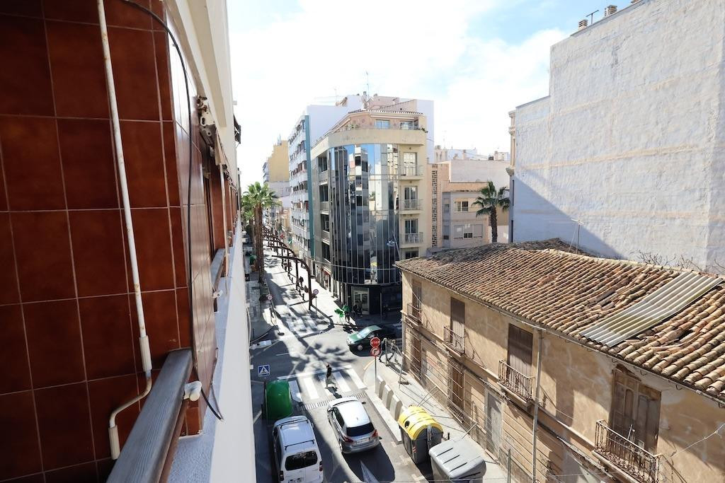For sale - 3 Bedroom 2 Bathroom Apartment - Middle Floor Apartment in Torrevieja - Playa Del Cura  - Alicante