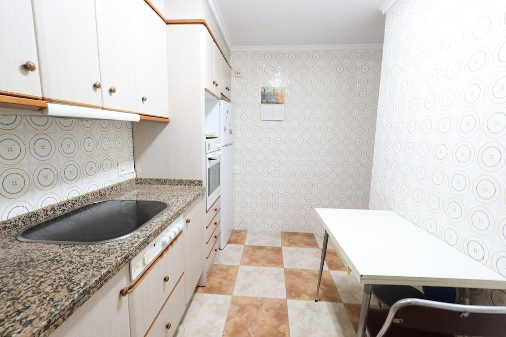 For sale - 3 Bedroom 2 Bathroom Apartment - Middle Floor Apartment in Torrevieja - Playa Del Cura  - Alicante
