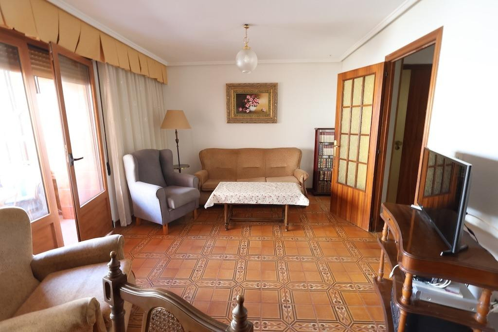 For sale - 3 Bedroom 2 Bathroom Apartment - Middle Floor Apartment in Torrevieja - Playa Del Cura  - Alicante