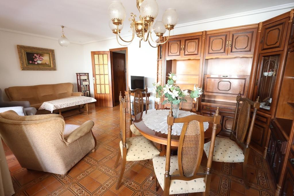 For sale - 3 Bedroom 2 Bathroom Apartment - Middle Floor Apartment in Torrevieja - Playa Del Cura  - Alicante