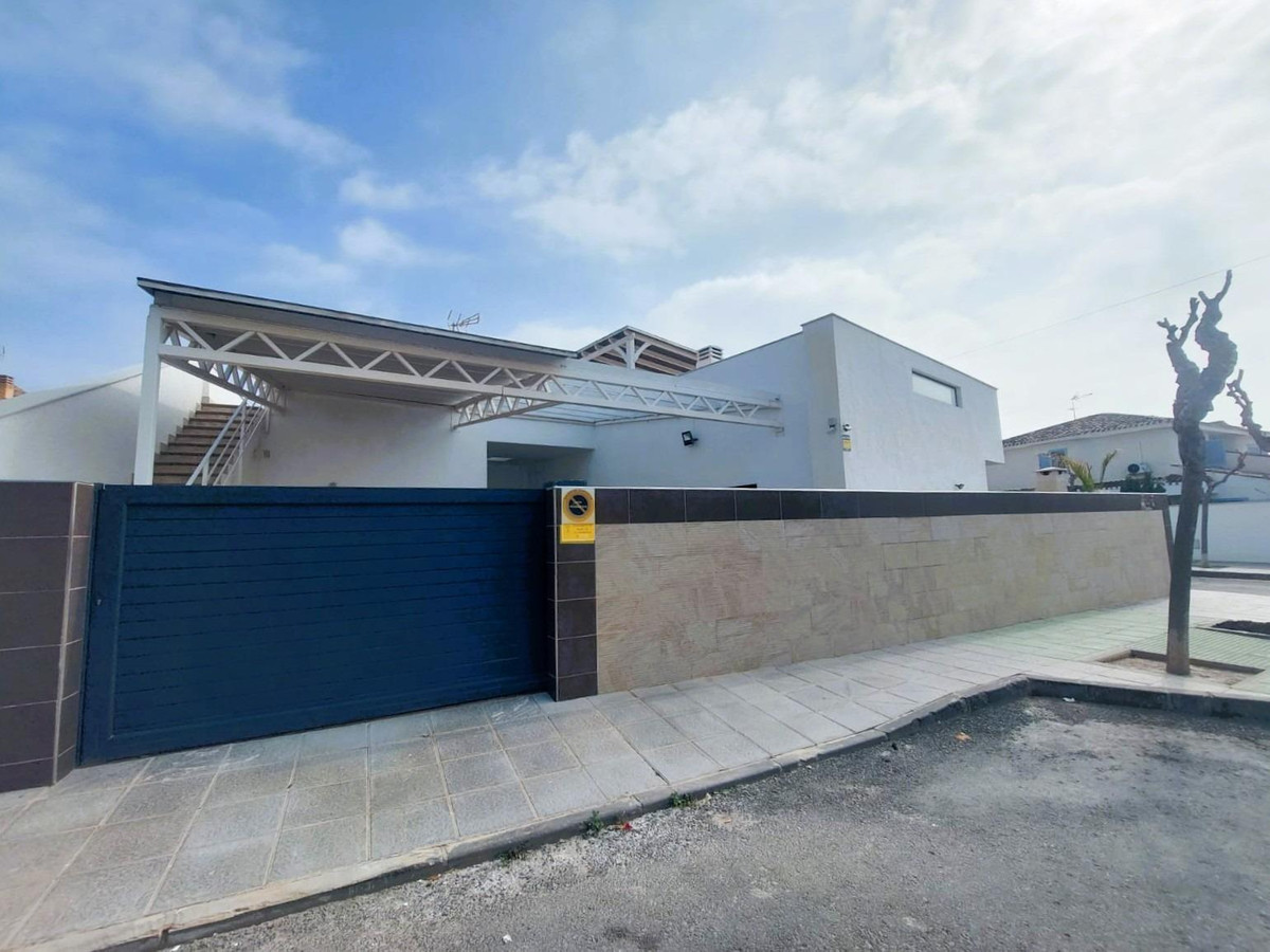 For sale - 3 Bedroom 2 Bathroom House - Detached Villa in Pilar de la Horadada - Torre de la Horadada  - Alicante