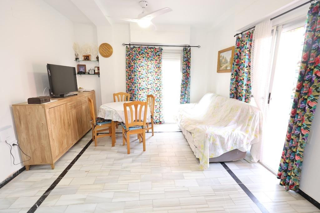 For sale - 3 Bedroom 1 Bathroom Apartment - Middle Floor Apartment in Torrevieja - Torrevieja Centro  - Alicante