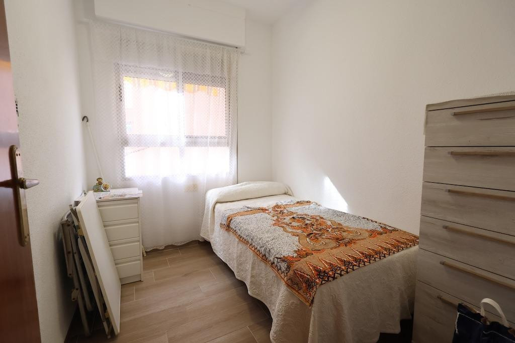 For sale - 3 Bedroom 1 Bathroom Apartment - Middle Floor Apartment in Torrevieja - Torrevieja Centro  - Alicante