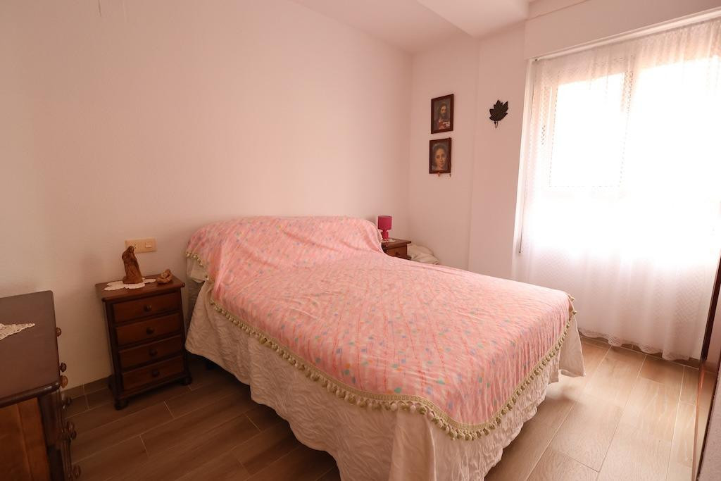 For sale - 3 Bedroom 1 Bathroom Apartment - Middle Floor Apartment in Torrevieja - Torrevieja Centro  - Alicante