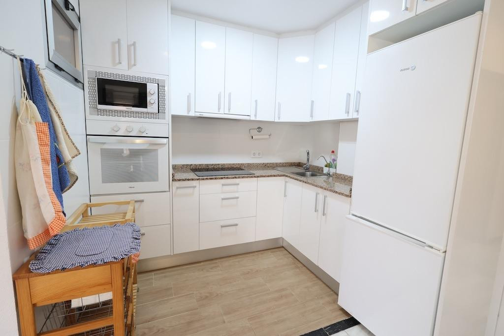 For sale - 3 Bedroom 1 Bathroom Apartment - Middle Floor Apartment in Torrevieja - Torrevieja Centro  - Alicante