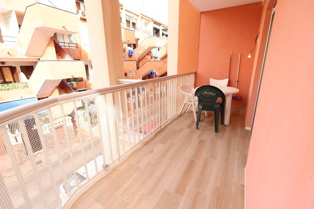 For sale - 3 Bedroom 1 Bathroom Apartment - Middle Floor Apartment in Torrevieja - Torrevieja Centro  - Alicante