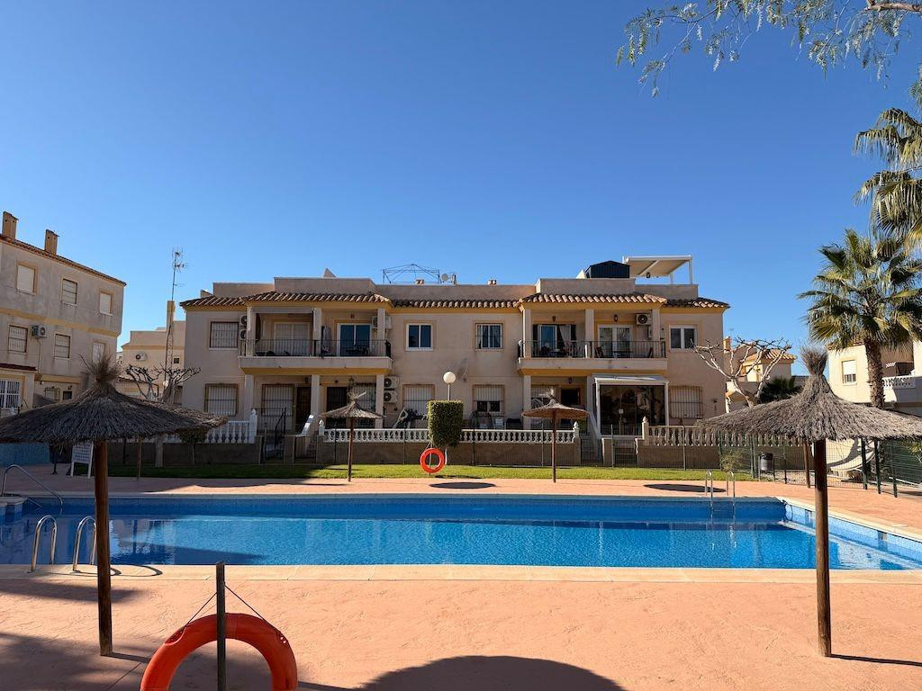 For sale - 2 Bedroom 1 Bathroom apartment in Villamartin - Orihuela Costa  - Alicante