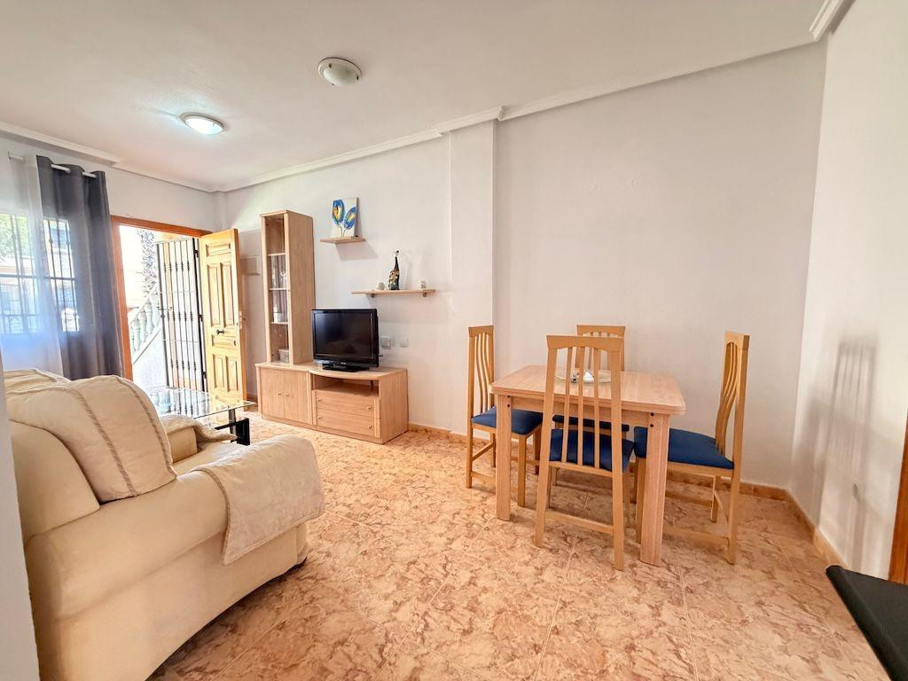 For sale - 2 Bedroom 1 Bathroom Apartment in Villamartin - Orihuela Costa  - Alicante