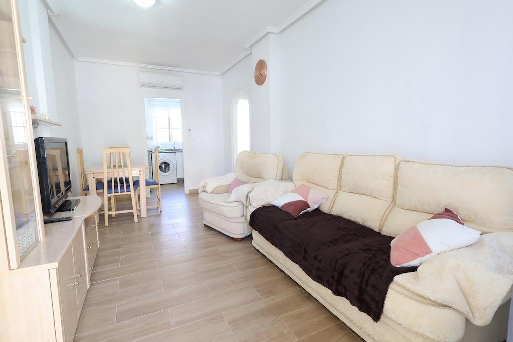 For sale - 2 Bedroom 1 Bathroom apartment in Villamartin - Orihuela Costa  - Alicante