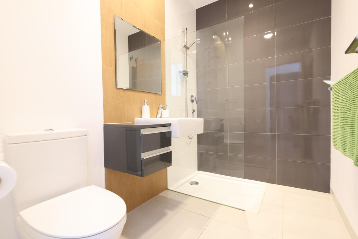 For sale - 2 Bedroom 2 Bathroom Apartment - Middle Floor Apartment in Orihuela - La Zenia  - Alicante