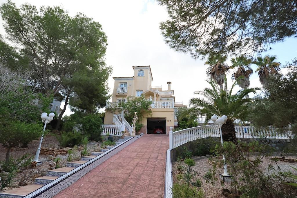 For sale - 5 Bedroom 4 Bathroom House - Detached Villa in Orihuela - Orihuela Costa  - Alicante