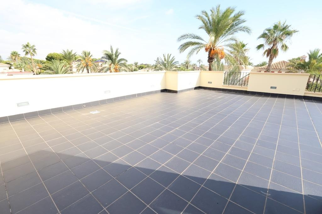 For sale - 4 Bedroom 3 Bathroom House - Detached Villa in Orihuela - Cabo Roig  - Alicante