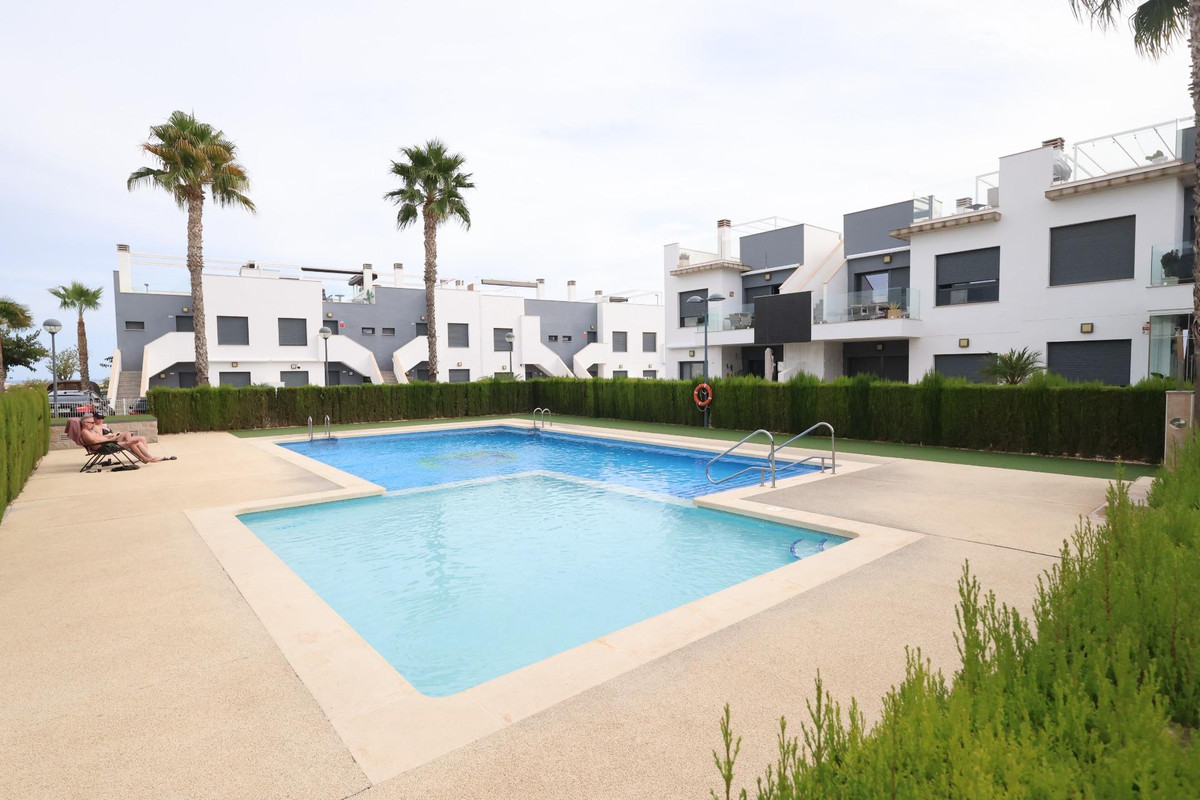 For sale - 2 Bedroom 2 Bathroom House - Bungalow in Pilar de la Horadada - Pilar de la Horadada Centro  - Alicante