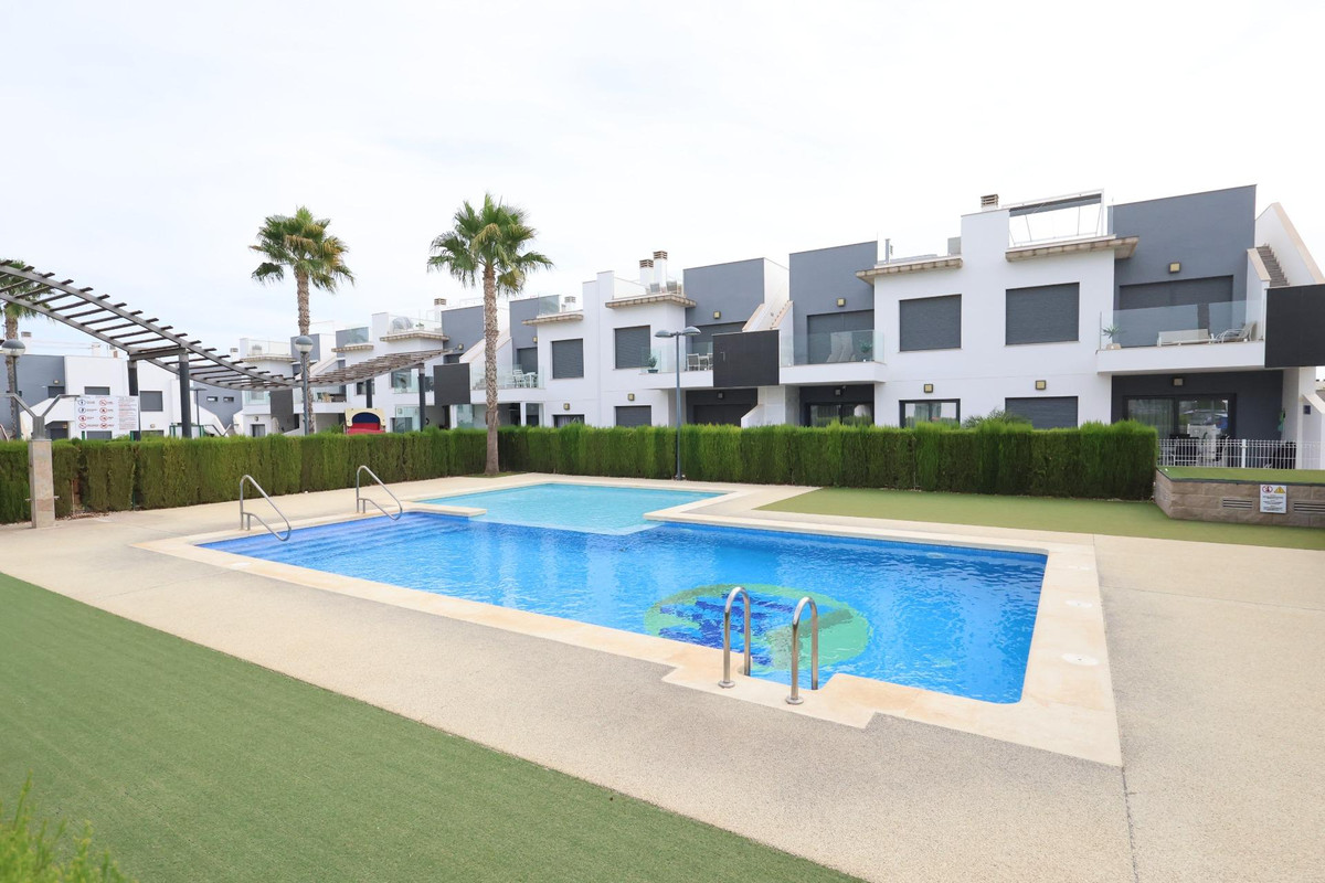For sale - 2 Bedroom 2 Bathroom House - Bungalow in Pilar de la Horadada - Pilar de la Horadada Centro  - Alicante