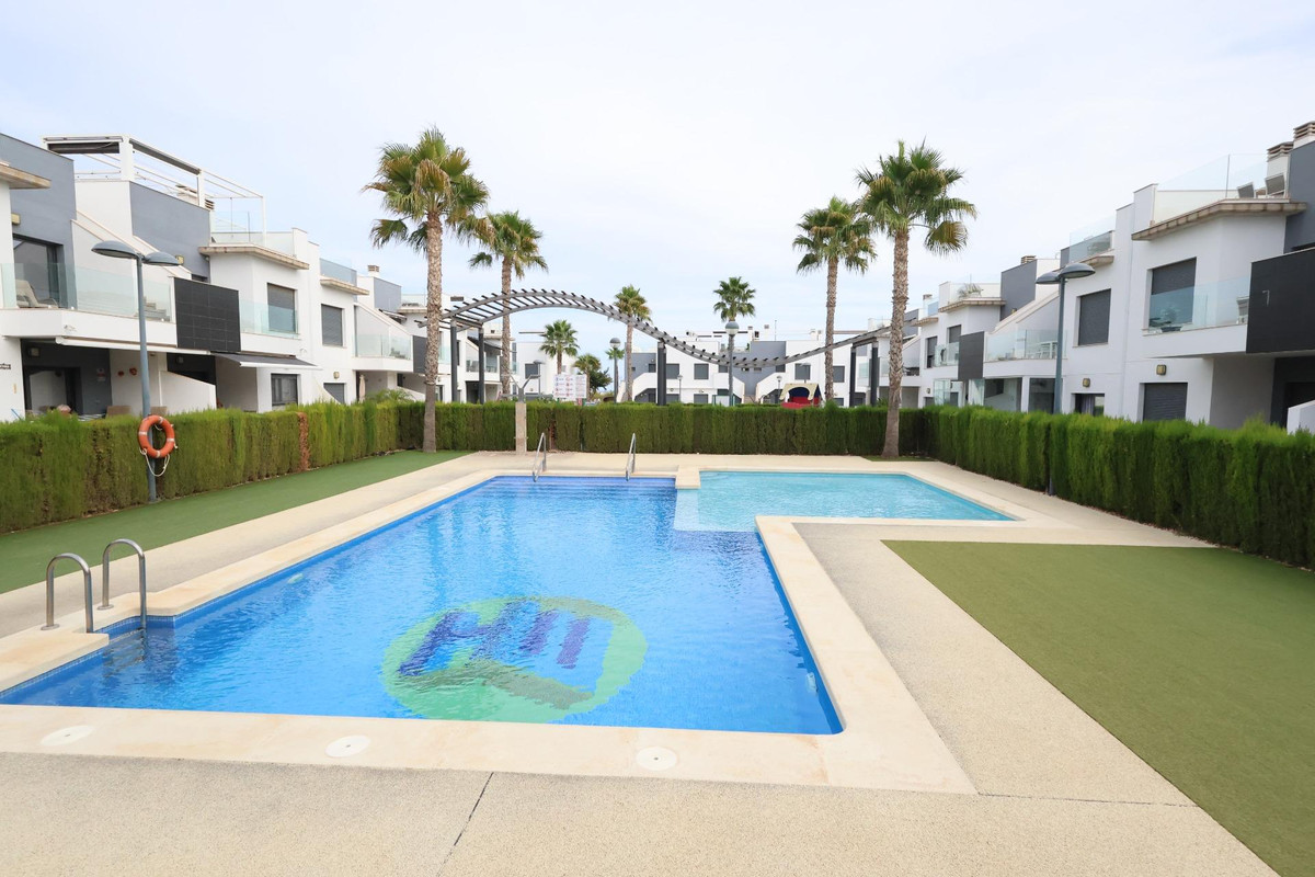 For sale - 2 Bedroom 2 Bathroom House - Bungalow in Pilar de la Horadada - Pilar de la Horadada Centro  - Alicante