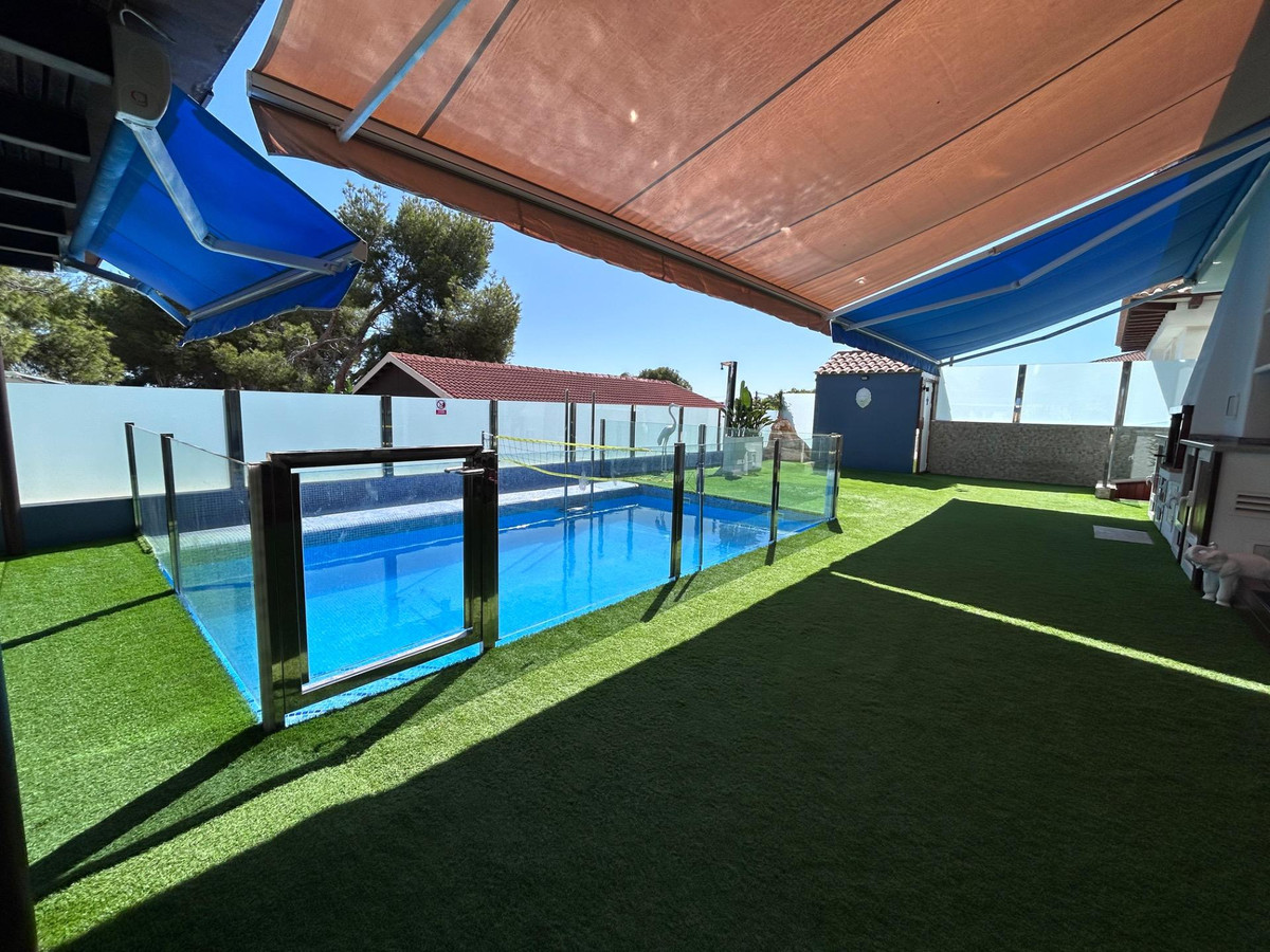 For sale - 3 Bedroom 3 Bathroom House - Detached Villa in Orihuela - Orihuela Costa  - Alicante