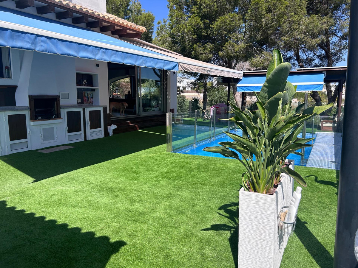 For sale - 3 Bedroom 3 Bathroom House - Detached Villa in Orihuela - Orihuela Costa  - Alicante