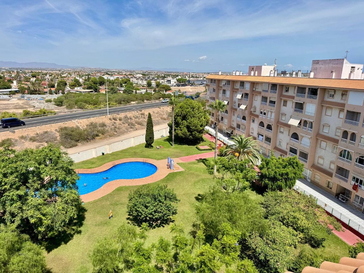 For sale - 2 Bedroom 1 Bathroom Apartment - Penthouse in Torrevieja - Torrevieja Centro  - Alicante