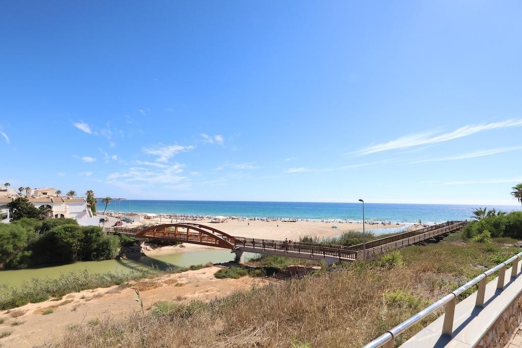For sale - 2 Bedroom 1 Bathroom Apartment - Penthouse in Orihuela - Mil Palmeras  - Alicante