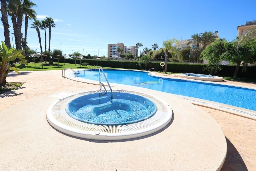 For sale - 2 Bedroom 1 Bathroom Apartment - Penthouse in Orihuela - Mil Palmeras  - Alicante