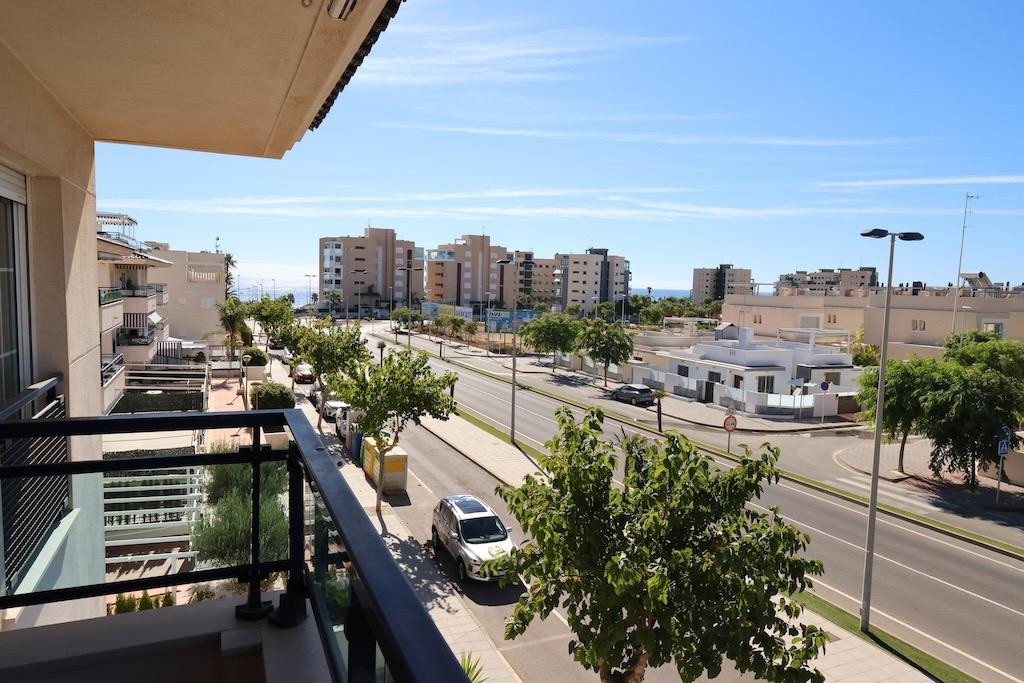 For sale - 2 Bedroom 1 Bathroom Apartment - Penthouse in Orihuela - Mil Palmeras  - Alicante
