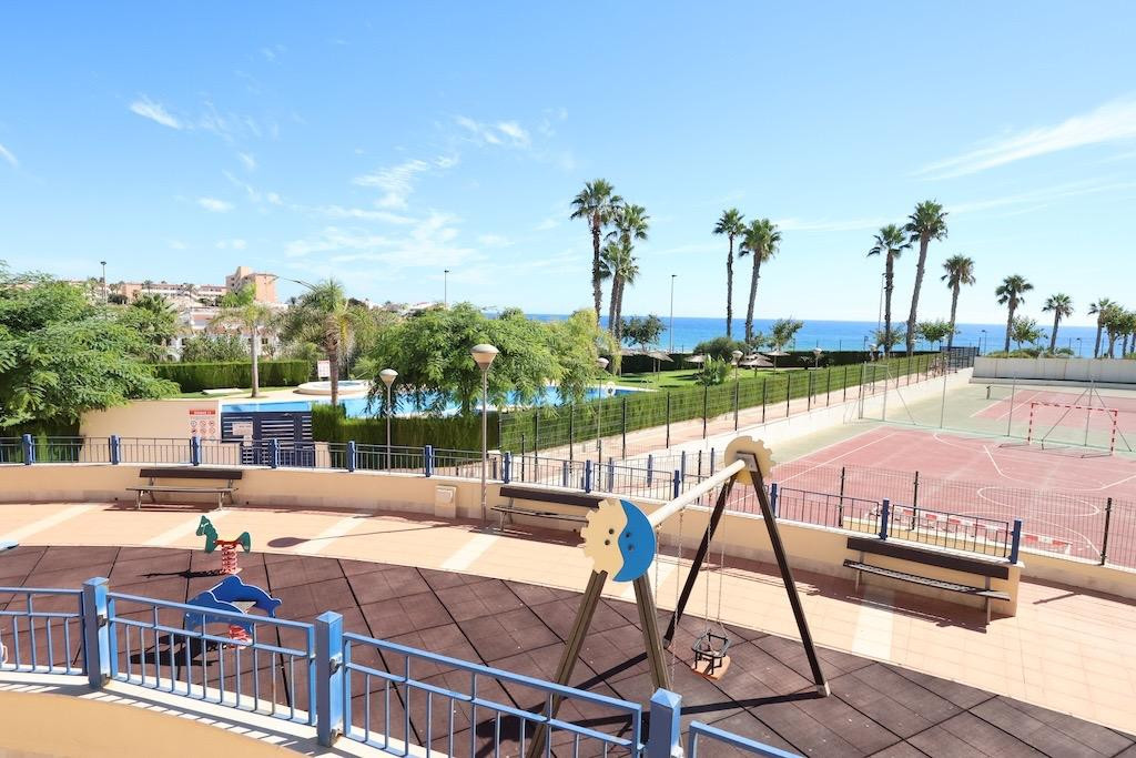 For sale - 2 Bedroom 1 Bathroom Apartment - Penthouse in Orihuela - Mil Palmeras  - Alicante