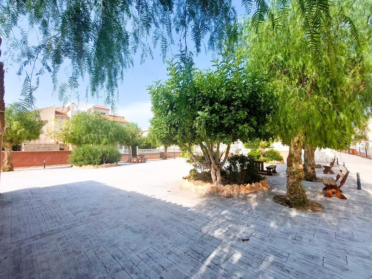 For sale - 2 Bedroom 1 Bathroom House - Penthouse in Playa Flamenca - Playa Flamenca  - Alicante