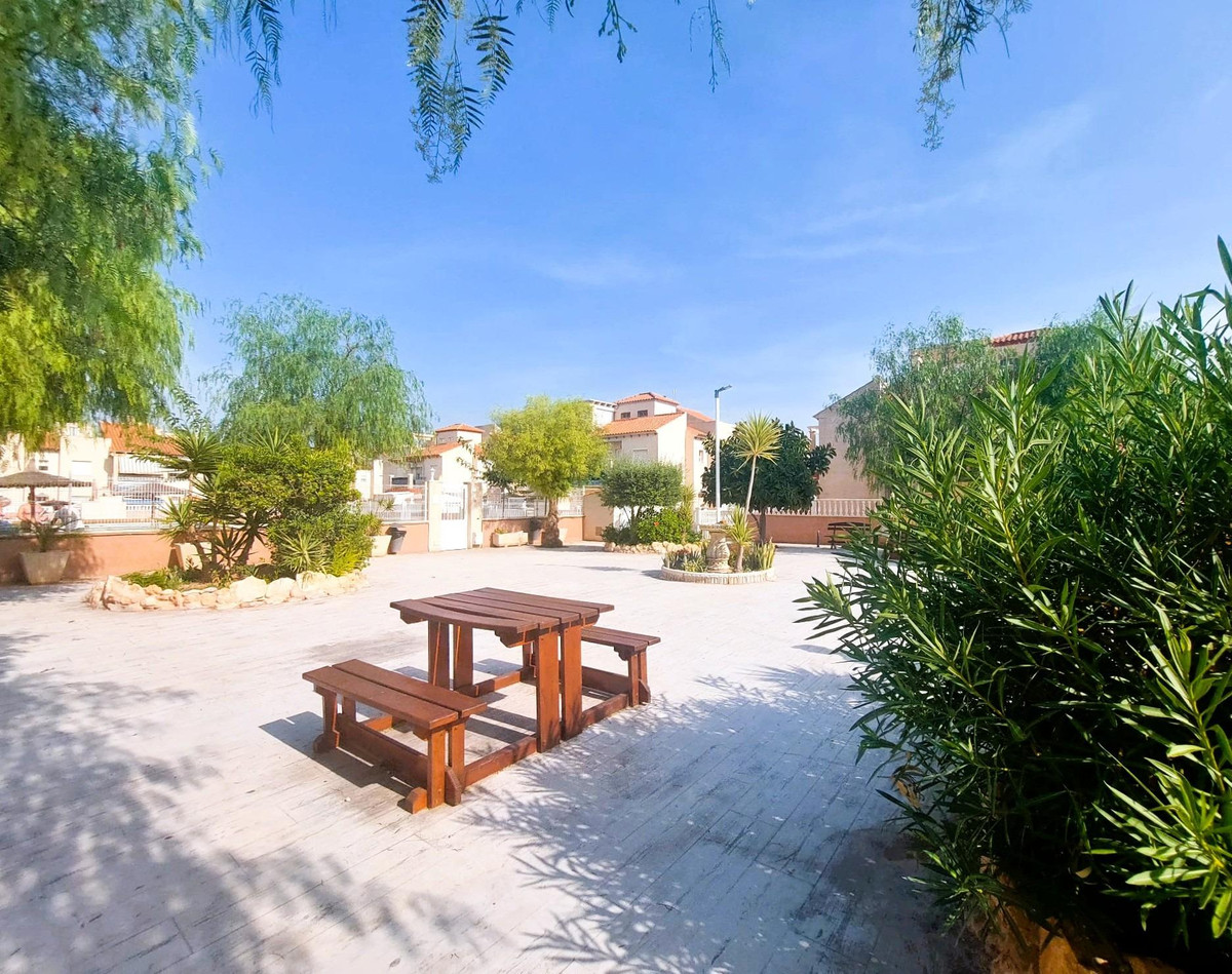 For sale - 2 Bedroom 1 Bathroom House - Penthouse in Playa Flamenca - Playa Flamenca  - Alicante
