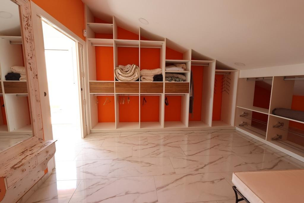 For sale - 4 Bedroom 3 Bathroom House - Detached Villa in Orihuela - Villamartin  - Alicante